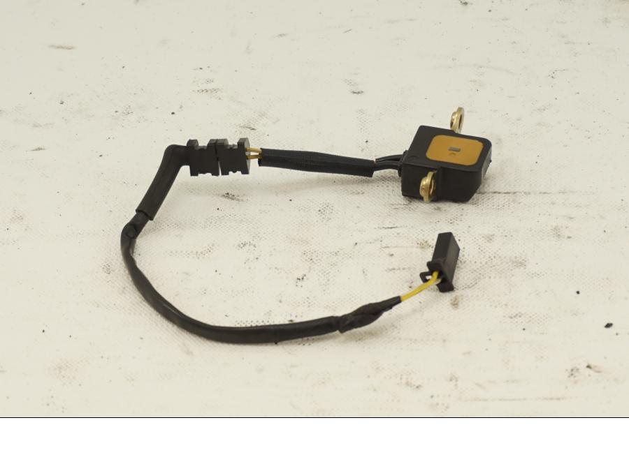 Framsidan på Tändpickup från en Honda CBR 900 RR -1998 motorcykel.