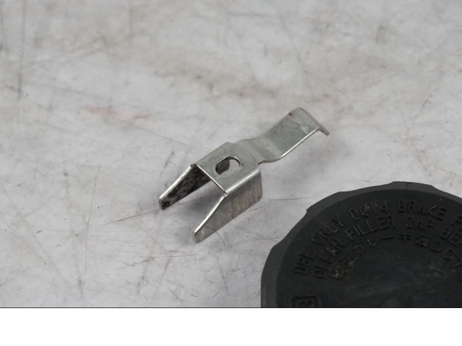 Höger sida på Bromsvätske lock från en Yamaha MT-09 -2024 motorcykel.