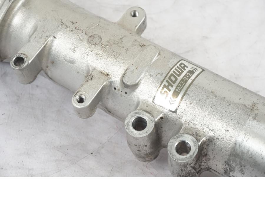 Höger sida på Gaffelben från en Honda CBR 1000 F -1999 motorcykel.