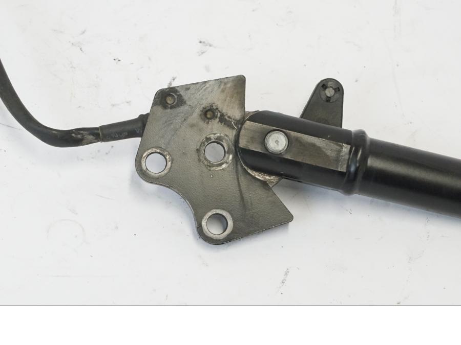 Snett uppifrån på Sidostöd från en KTM 690 Duke -2016 motorcykel.