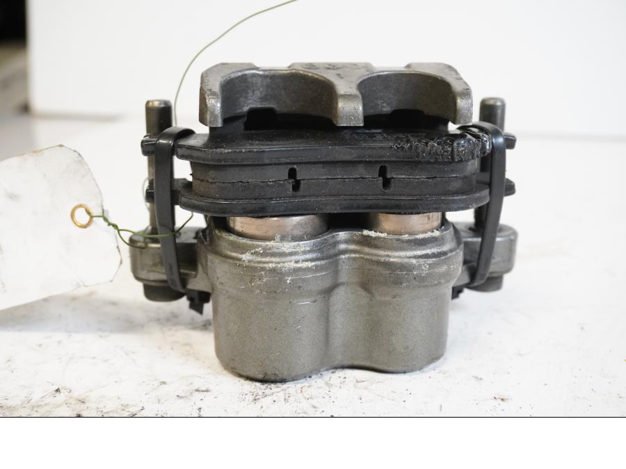 Höger sida på Bromsok från en Yamaha YZF R6 -1999 motorcykel.