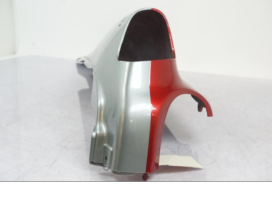 Snett uppifrån på Bakvinge från en Kawasaki ZZR 1100 -1998 motorcykel.