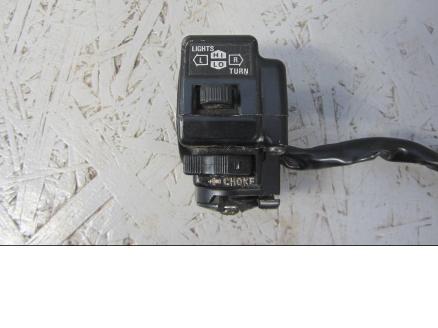 Framsidan på Styrelreglage från en Suzuki GSX 400 -1984 motorcykel.