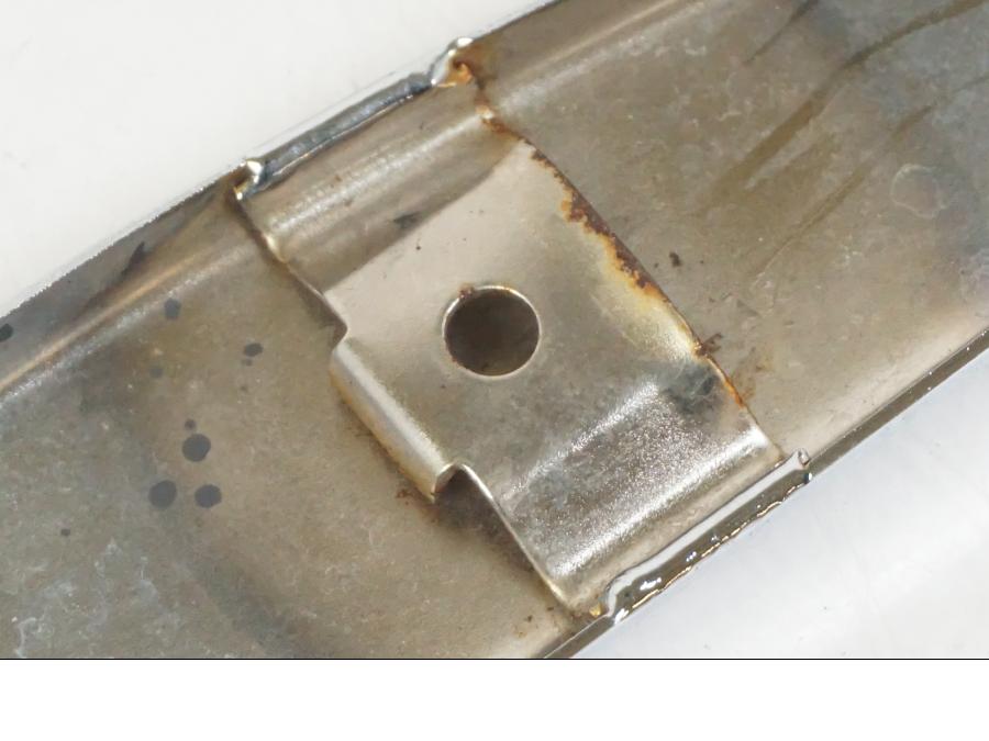 Höger sida på Värmeskydd från en Suzuki VZR 1800 -2009 motorcykel.