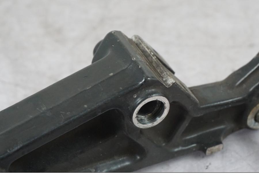 Höger sida på Bromsoksfäste från en Honda VF 750 S -1982 motorcykel.