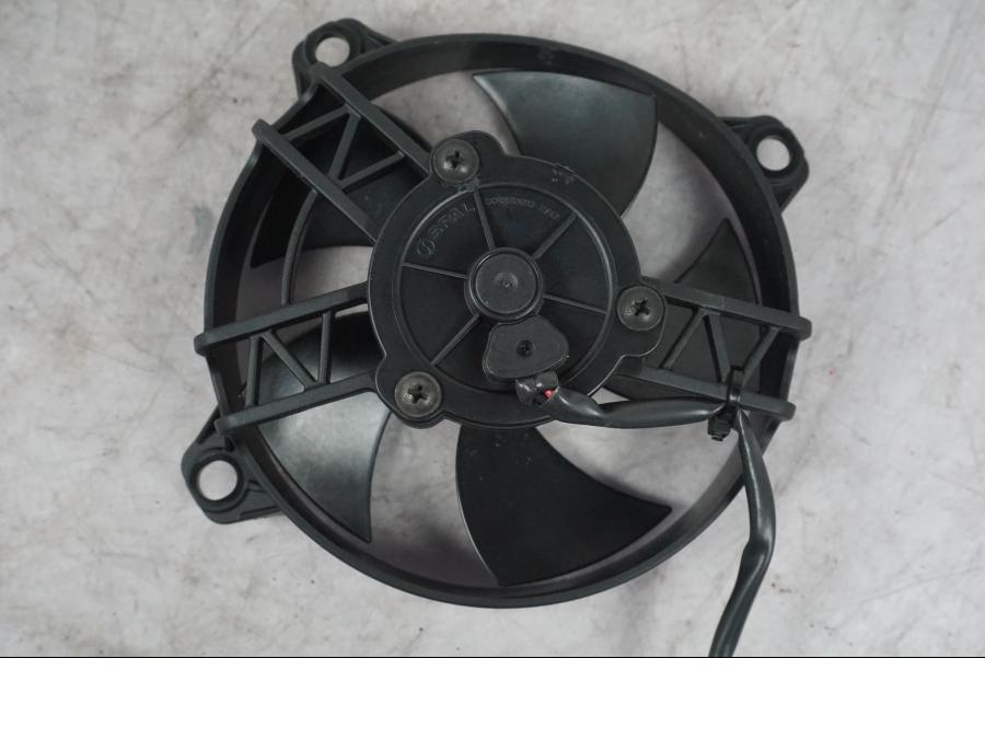 Extrabild3 på Vattenkylfläkt från en Ducati Multistrada V4 -2024 motorcykel.