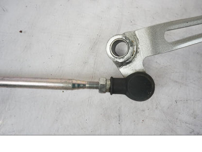 Snett nerifrån på Växelpedal från en Kawasaki Z 800 -2014 motorcykel.