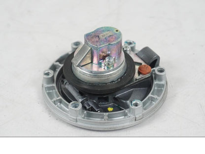 Extrabild5 på <p>Låssats från Kawasaki Ninja 300 ABS 2014.</p>

<p>1st nyckel, tändningslås, sadellås, tanklock.</p> motorcykel.