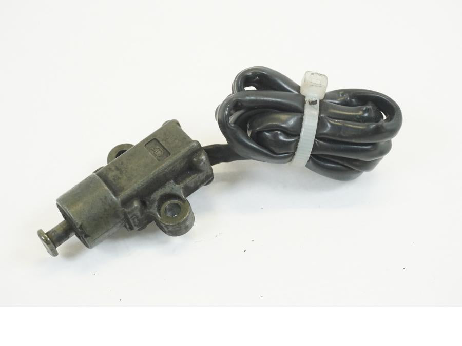 Framsidan på Sidostödsbrytare från en Yamaha FZ-S 600 -1999 motorcykel.