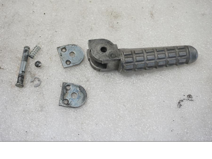 Framsidan på Fotpinne från en Ducati Monster 796 -2013 motorcykel.