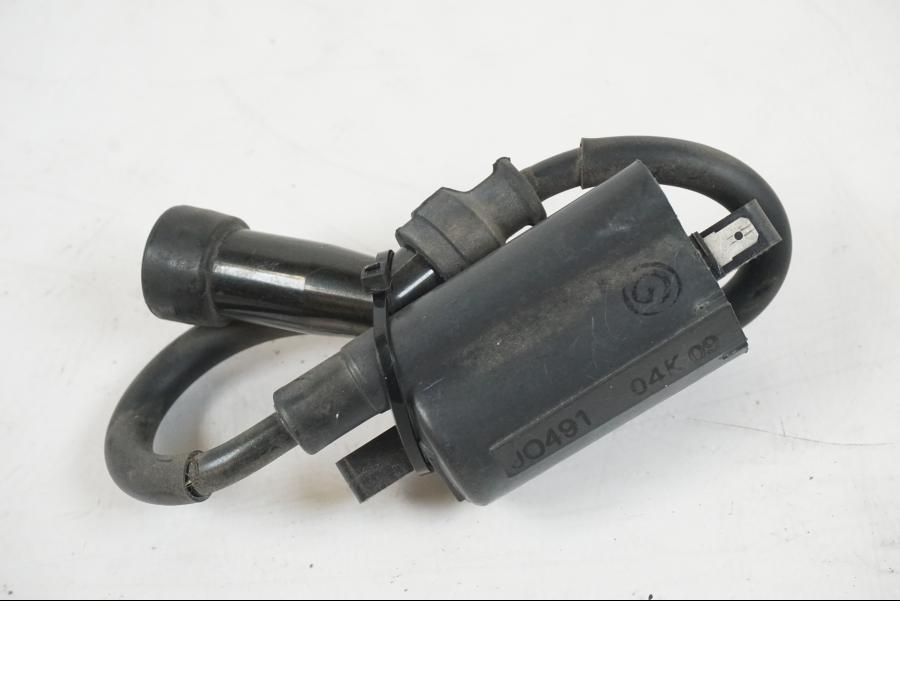 Baksidan på Tändspole från en Suzuki VZR 1800 -2009 motorcykel.