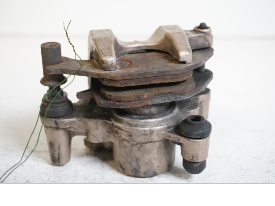 Höger sida på Bromsok från en Honda CBR 125 R -2008 motorcykel.