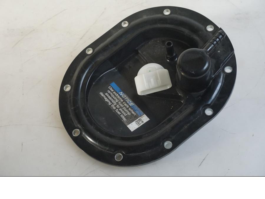 Baksidan på Bensintanksanslutning från en Indian Chieftain Dark Horse -2019 motorcykel.