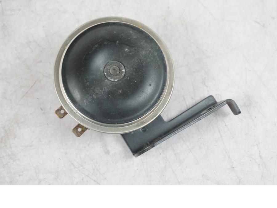 Framsidan på Signalhorn / Tuta från en Suzuki GSF 1250 -2010 motorcykel.