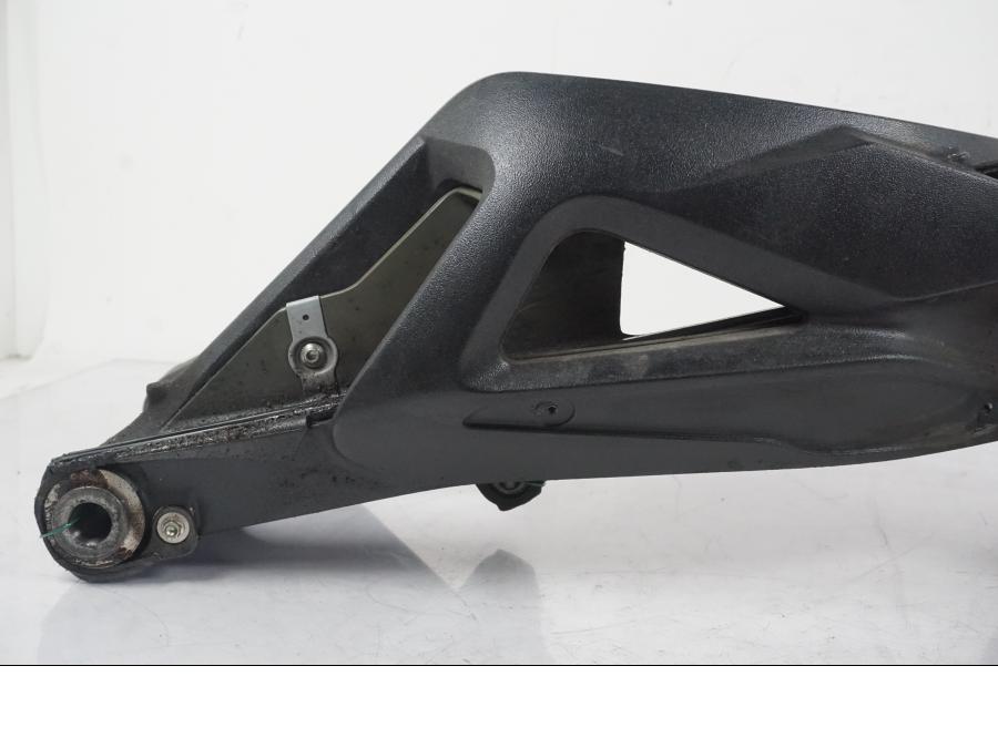 Höger sida på Sving från en MV Agusta Dragster -2014 motorcykel.