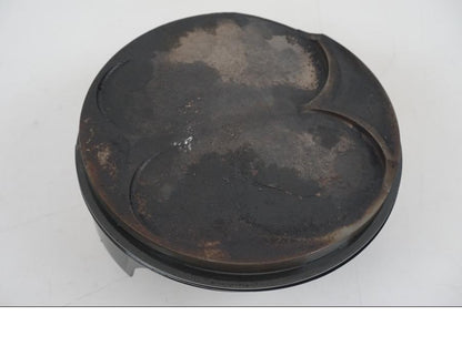 Baksidan på Kolv från en KTM 1290 Super Duke R -2021 motorcykel.