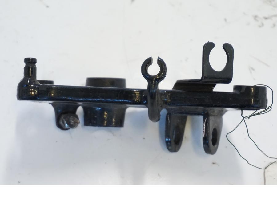 Baksidan på Fotpinnefäste från en Kawasaki VN 750 -1993 motorcykel.