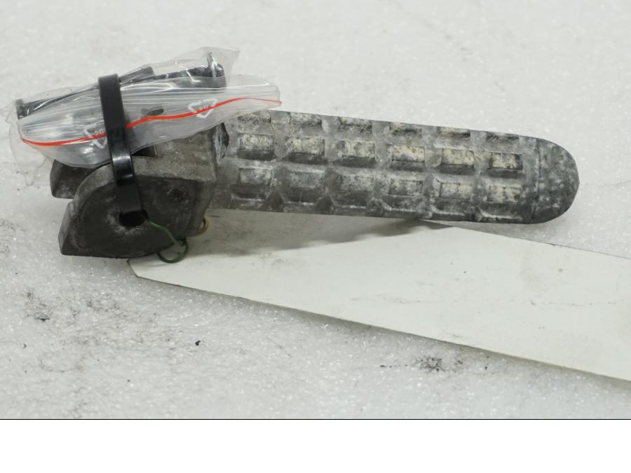 Framsidan på Fotpinne från en Ducati Monster 696 -2010 motorcykel.