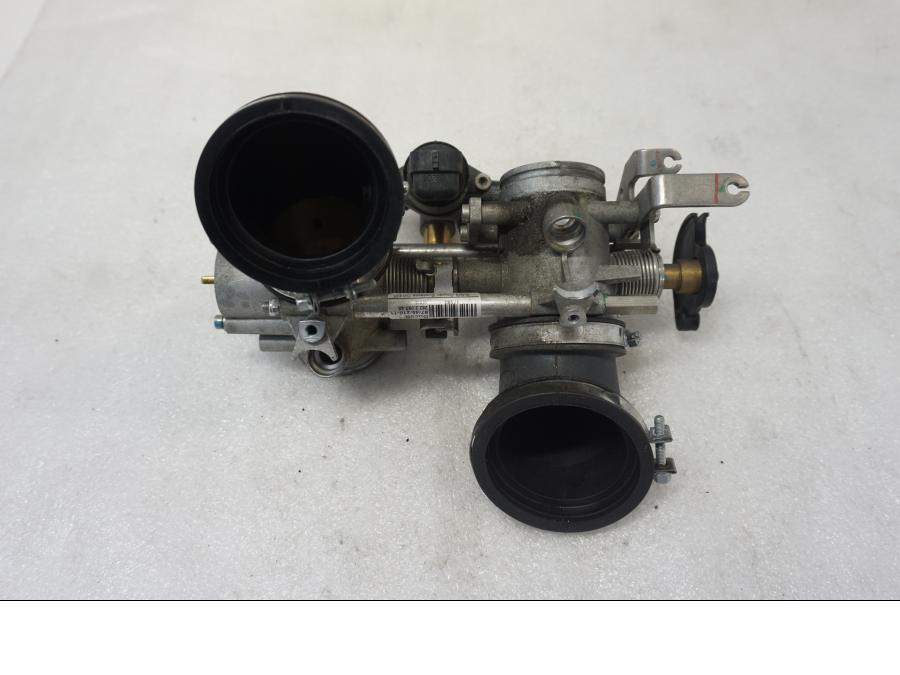 Framsidan på Spjällhus från en Ducati Monster 796 -2013 motorcykel.