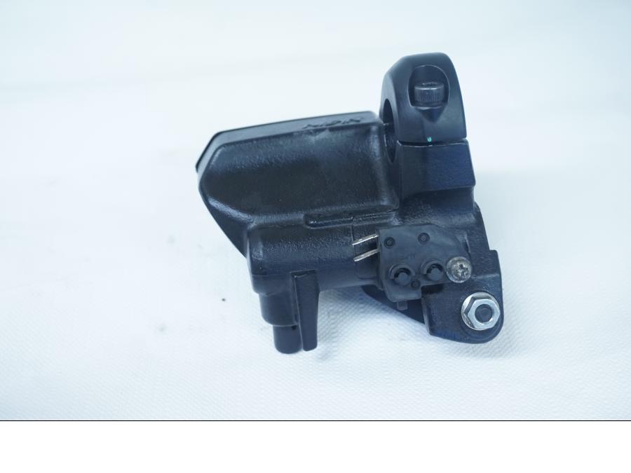 Snett uppifrån på Bromshuvudcylinder från en Kawasaki Ninja 650 -2018 motorcykel.