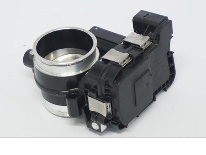 Framsidan på Spjällhus från en BMW R 1250 GS -2022 motorcykel.