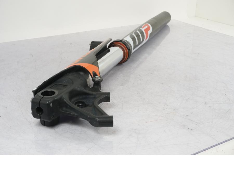 Baksidan på Gaffelben från en KTM 690 SMCR -2020 motorcykel.