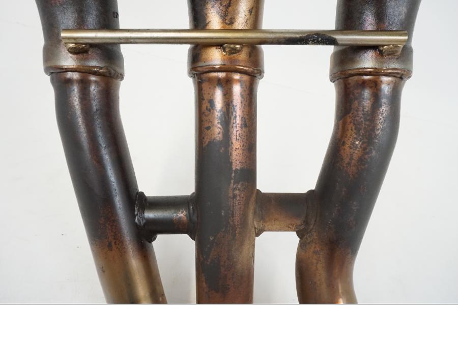 Höger sida på Grenrör från en Triumph Speed Triple -2008 motorcykel.