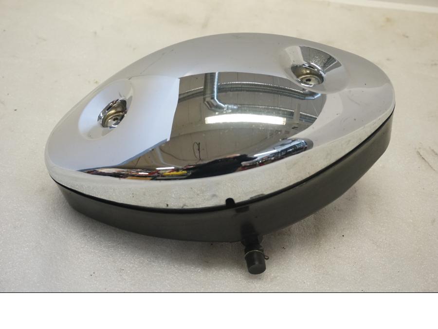 Höger sida på Luftburk från en Suzuki VL 800 -2004 motorcykel.