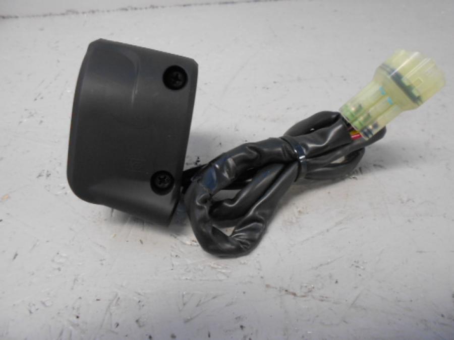 Baksidan på Styrelreglage från en Kawasaki Z 900 -2017 motorcykel.