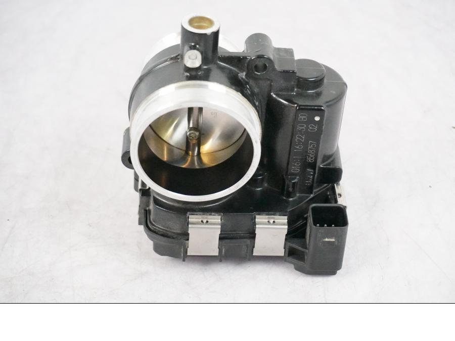 Framsidan på Spjällhus från en BMW R 1250 GSA -2021 motorcykel.