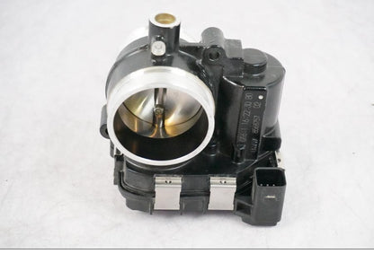 Framsidan på Spjällhus från en BMW R 1250 GSA -2021 motorcykel.