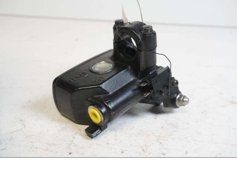 Höger sida på Bromshuvudcylinder från en Honda CBF 1000 -2007 motorcykel.