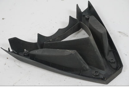 Snett nerifrån på Trekanten från en Yamaha XJ 6 -2011 motorcykel.