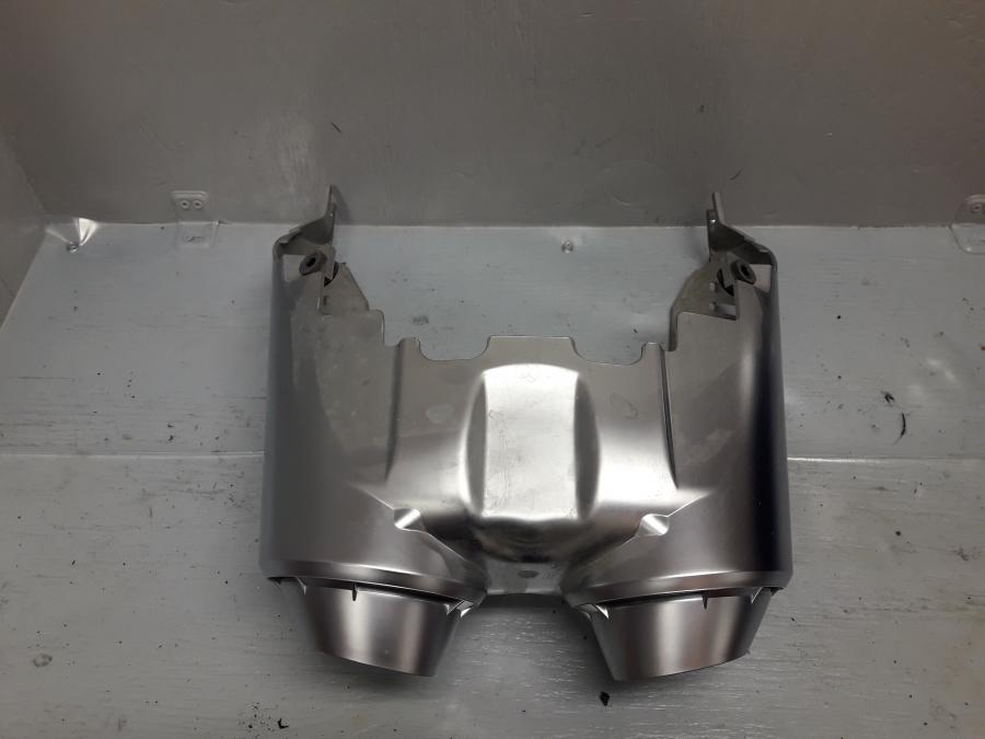 Baksidan på Ljuddämpardekor från en Yamaha FZ-6 -2004 motorcykel.