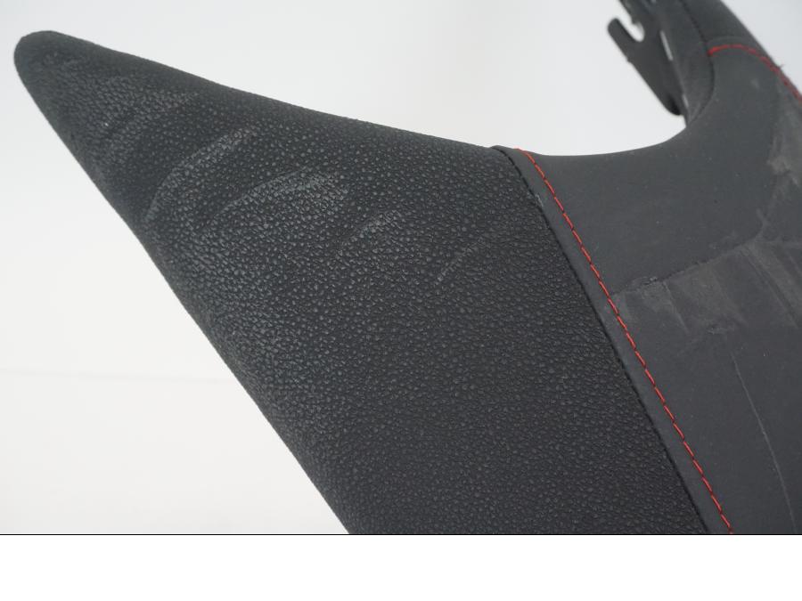 Extrabild1 på Sadel från en Ducati Hyperstrada -2013 motorcykel.