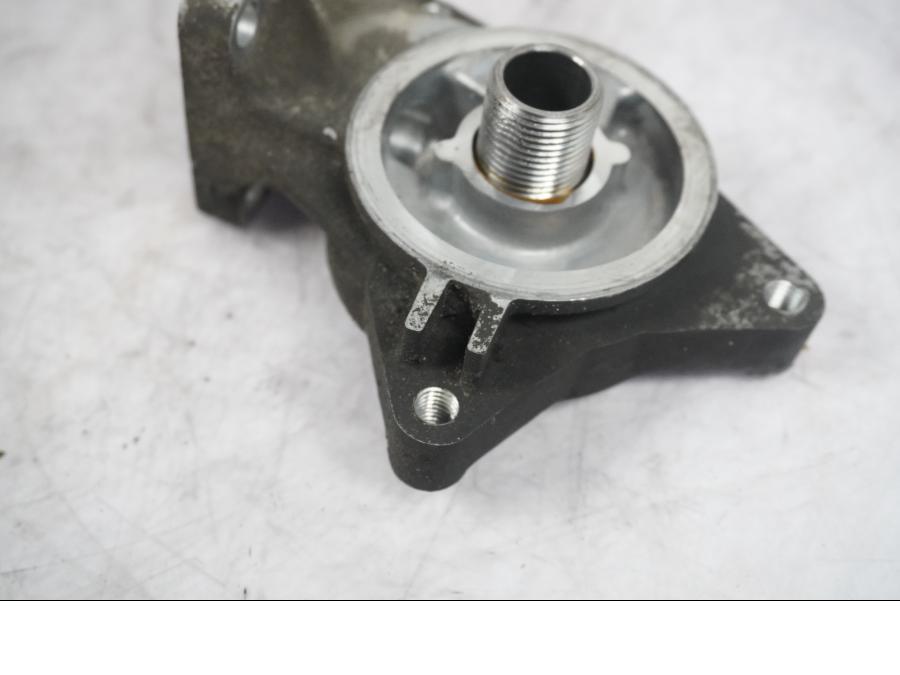 Vänster sida på Oljefilter från en Kawasaki ZX-10R -2008 motorcykel.