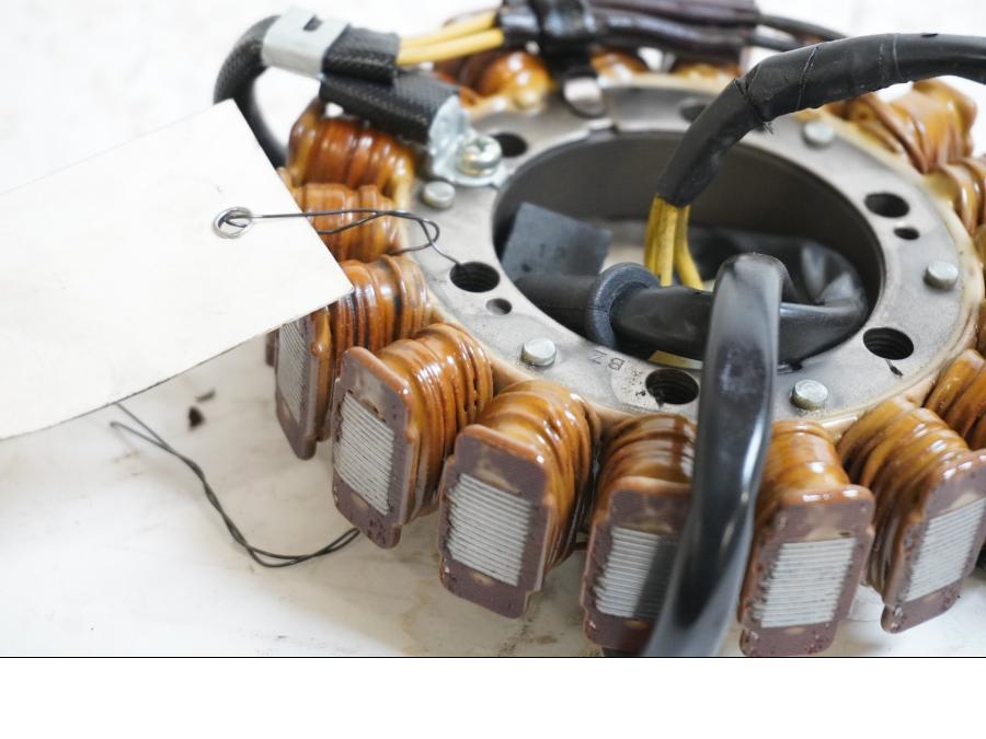 Baksidan på Generator från en Honda XL 650 V -2000 motorcykel.