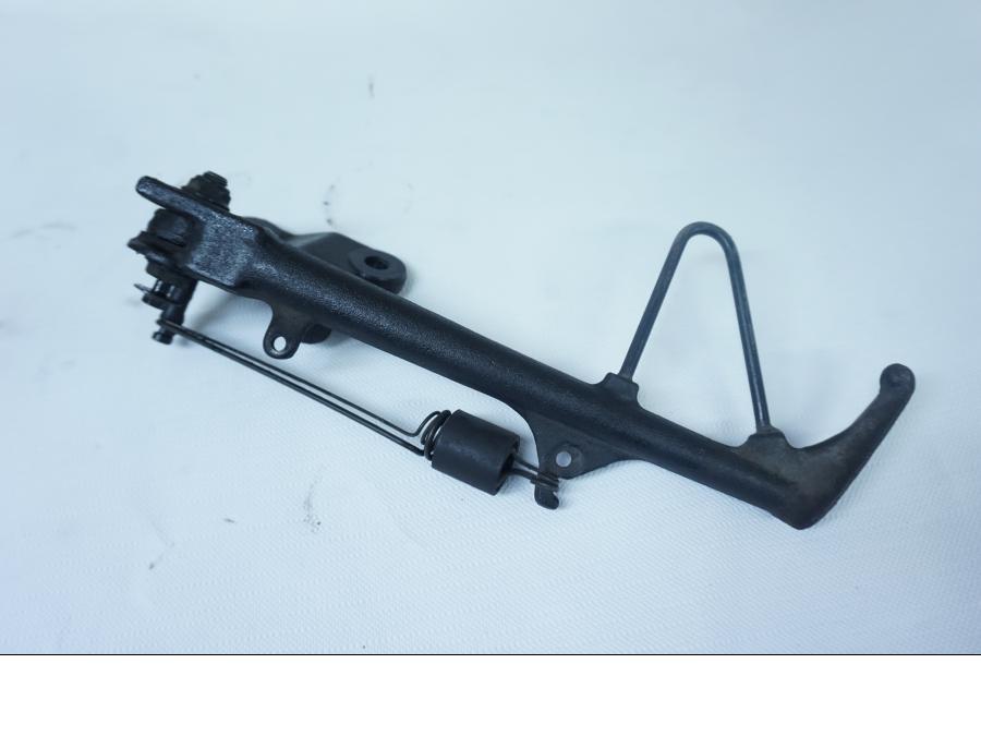 Framsidan på Sidostöd från en Honda VFR 750 -1992 motorcykel.