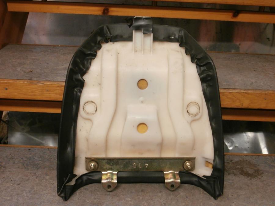 Snett uppifrån på Sadel från en Suzuki GSX-R 1100 -1991 motorcykel.