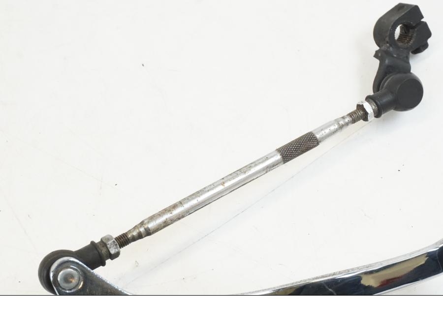 Snett uppifrån på Växelpedal från en Kawasaki VN 800 -2000 motorcykel.