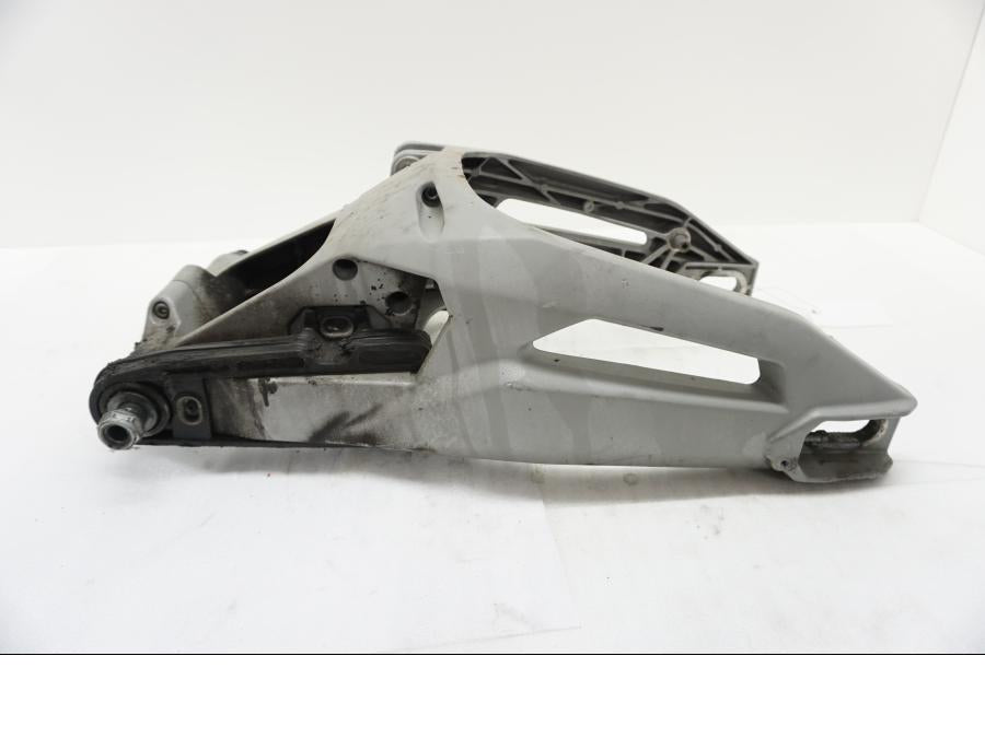 Baksidan på Sving från en Aprilia SL 750 Shiver -2008 motorcykel.