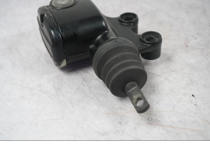 Vänster sida på Bromshuvudcylinder från en H-D Touring Street Glide FLHX -2009 motorcykel.