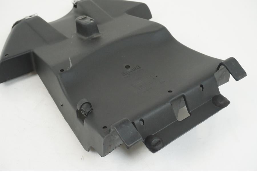 Snett nerifrån på Undertail från en Aprilia RS 250 -1998 motorcykel.