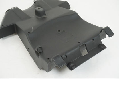 Snett nerifrån på Undertail från en Aprilia RS 250 -1998 motorcykel.