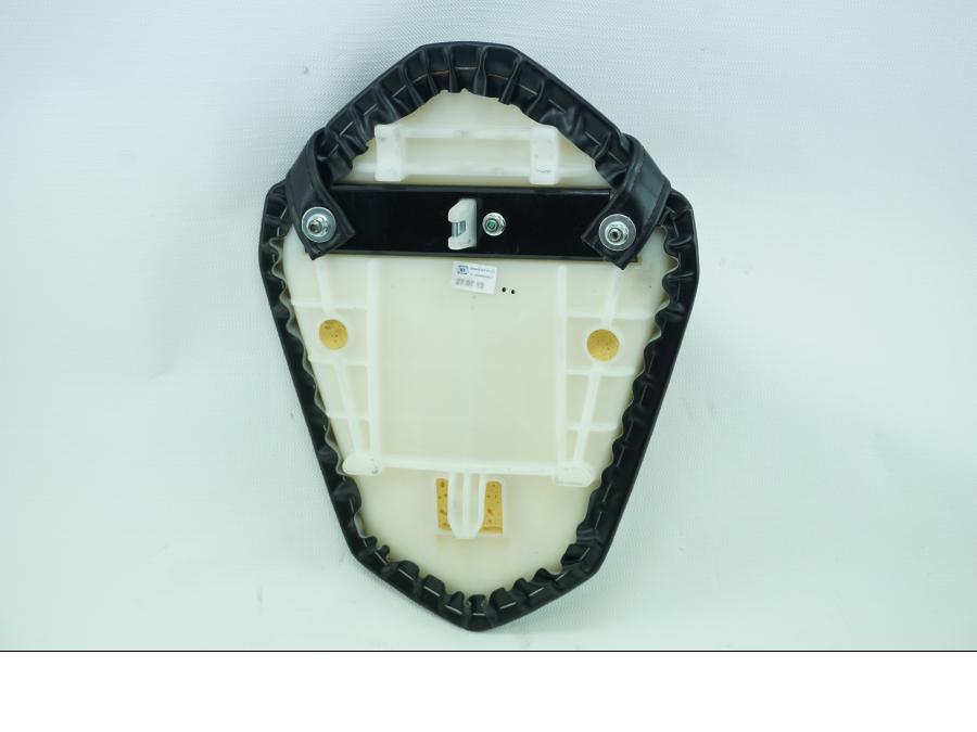 Snett uppifrån på Sadel från en Kawasaki Z 800 -2013 motorcykel.