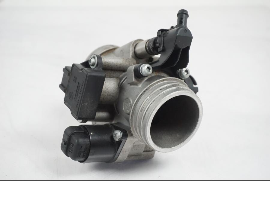 Extrabild2 på Spjällhus från en BMW F 650 CS -2002 motorcykel.