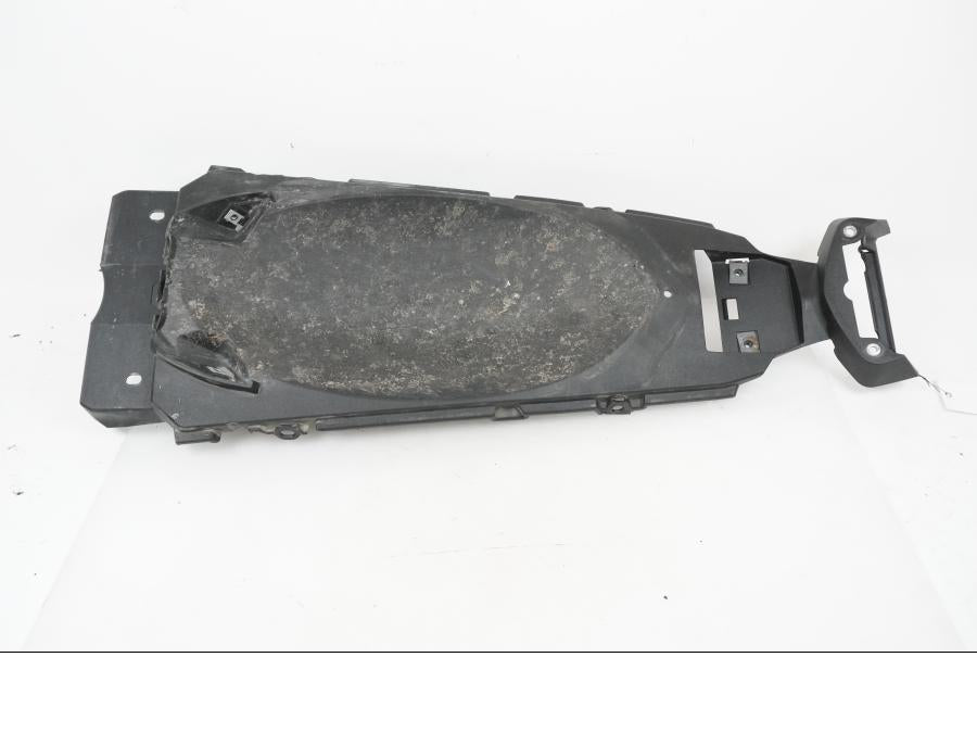 Framsidan på Undertail från en KTM 1290 Super Adventure S -2022 motorcykel.