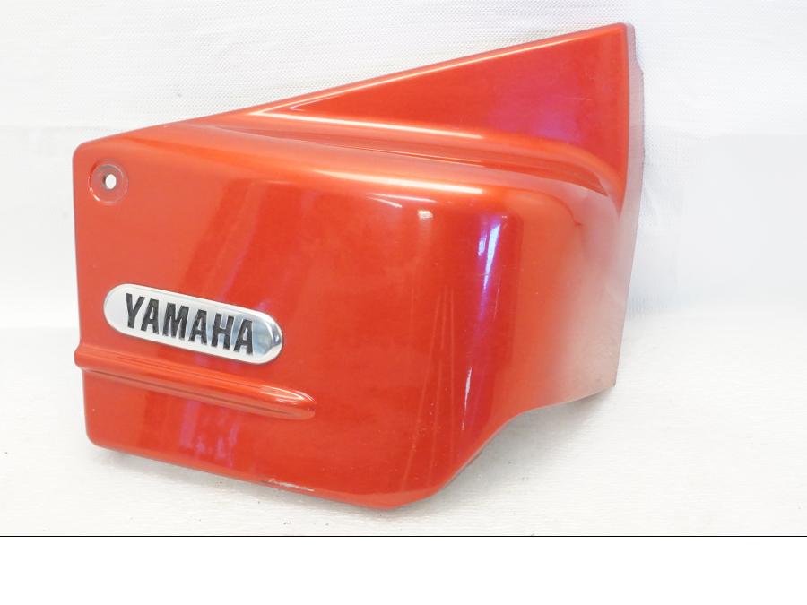 Framsidan på Sidopanel från en Yamaha XVS 650 -1999 motorcykel.