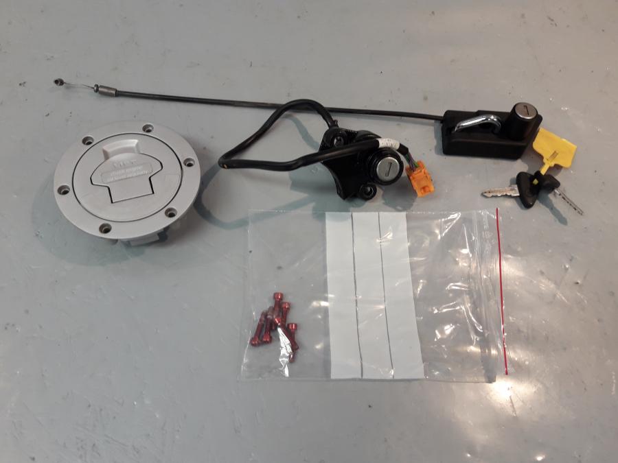 Framsidan på Låssats från en BMW R 1150 R -2004 motorcykel.