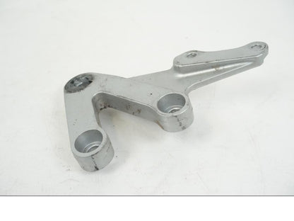 Höger sida på Fotpinnefäste från en Suzuki GSX-R 750 -2001 motorcykel.